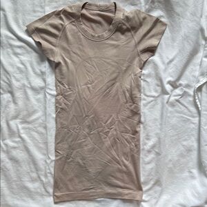 Lululemon Women's Cream Swiftly Short Sleeve Top